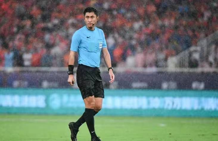 马尔科-孔特里奥还表示：“这将是一笔为期6个月的纯租借，这可以增加阿莱格里球队的经验，并让菲利普斯感到高兴，如果他不离开曼城就将面临无法参加明年欧洲杯的风险。